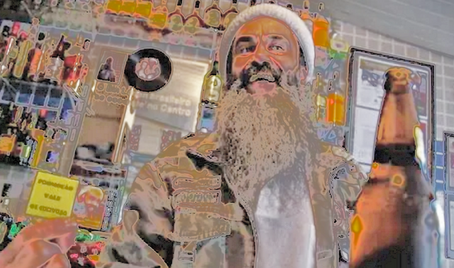 Nicole - 1 Punkt - In der "Bar do Bin Laden" steht ein Doppelgänger des toten Terroristen hinter der Theke. Der brasilianische Wirt hat mit Gewalt nichts am Hut - aber zu Marketingzwecken will er die Ähnlichkeit mit dem Qaida-Anführer gerne nutzen.