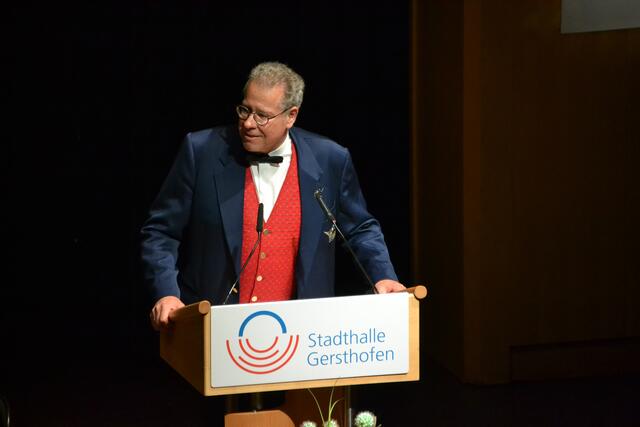 Erster Vorstand Andreas Landau begrüßt das Publikum | Foto: Peter Metzger