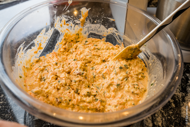 Sabinas Kochstudio - Käse-Kräutermuffins mit drei verschiedenen Toppings | Foto: FSeventfoto