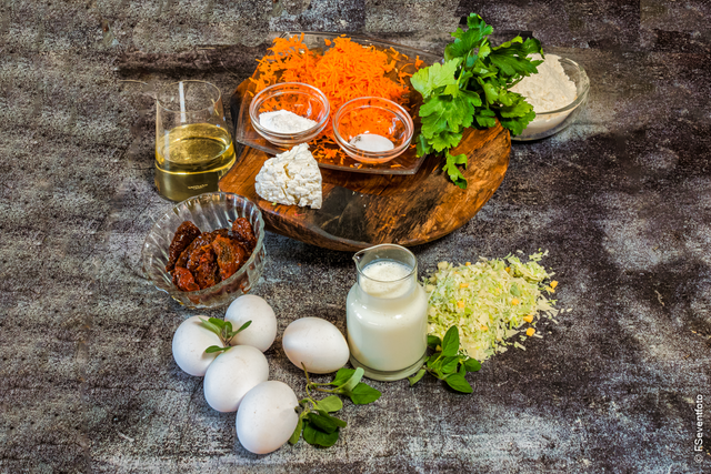 Sabinas Kochstudio - Käse-Kräutermuffins mit drei verschiedenen Toppings - die Zutaten | Foto: FSeventfoto