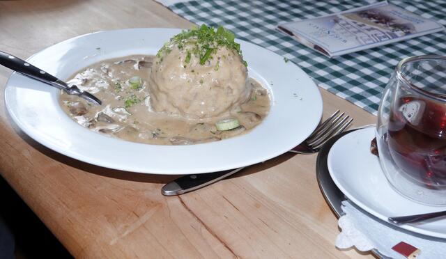 Schwammerl mit Semmelknödel