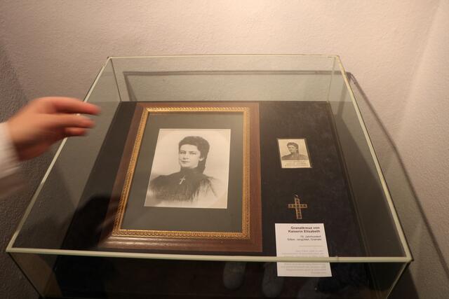 Mit großer persönlicher Bedeutung: das Granatkreuz der Kaiserin | Foto: Anna Pichlmaier