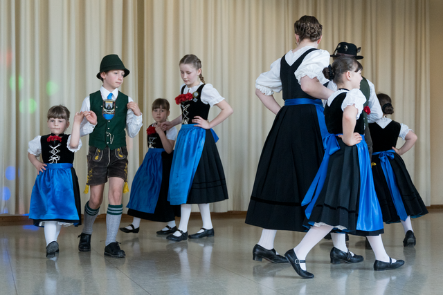 Festival der Kulturen 2023 des IKM e.V. in Mering - Trachtentanz mit der Meringer Gruppe "Almarausch" | Foto: FSeventfoto