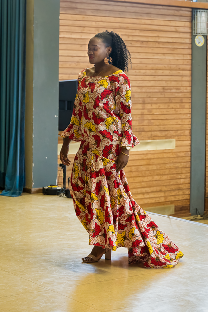 Festival der Kulturen 2023 des IKM e.V. in Mering - Modenschau von NDEMELA's – Phoenix rising – Ethno tribal. Die Kollektion 2023 vorgeführt von Menschen wie du und ich! :)