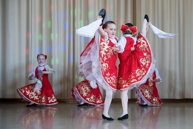 Festival der Kulturen 2023 des IKM e.V. in Mering - Die Augsburger Tanzschule ALiSA präsentiert Russische Folklore | Foto: FSeventfoto