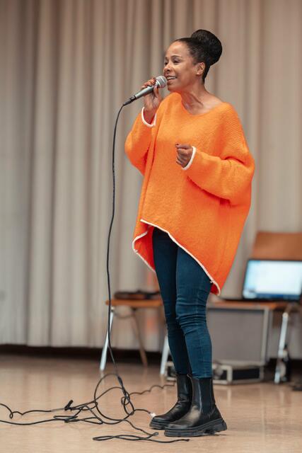 Festival der Kulturen 2023 des IKM e.V. in Mering - Mom Bee "The Voice of Soul" aus Augsburg – Soul, Jazz, Gospel | Foto: FSeventfoto