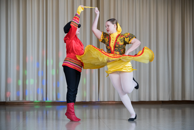 Festival der Kulturen 2023 des IKM e.V. in Mering - Die Augsburger Tanzschule ALiSA präsentiert Russische Folklore | Foto: FSeventfoto