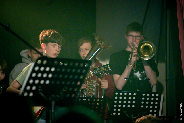Benefizkonzert 2023 für Little Smile - Die Baerenbande der Friedberger Konradin-Realschule rockt die Veranstaltung | Foto: FSeventfoto
