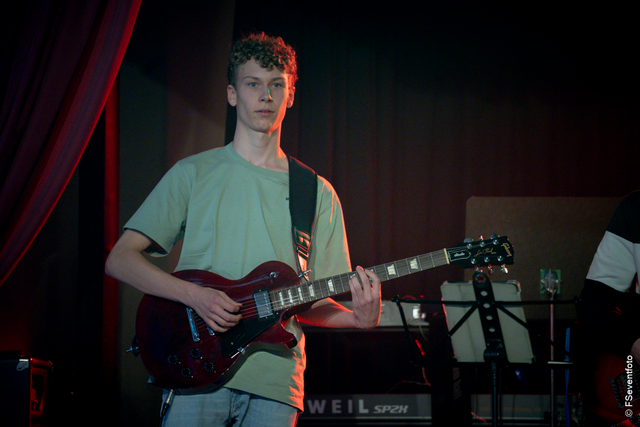 Benefizkonzert 2023 für Little Smile - Die Baerenbande der Friedberger Konradin-Realschule rockt die Veranstaltung | Foto: FSeventfoto