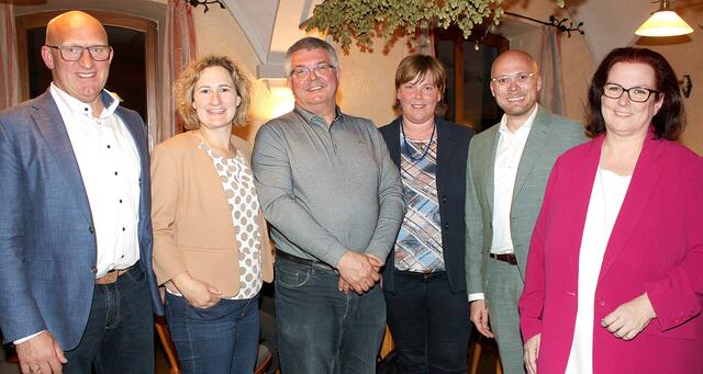 Anton Rittel, Marina Jakob, Robert Hecht, Melanie Schappin, Fabian Mehring und Claudia Schuster (von links) stellten ihre Zweitstimmen - Landtagswahlambitionen vor. | Foto: Peter Heider