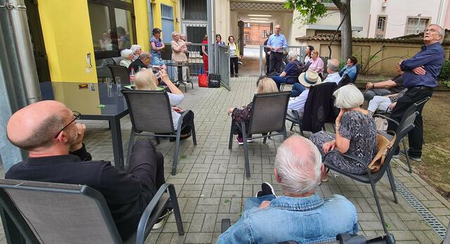 Pfarrer Martin Jürges und Angehörige