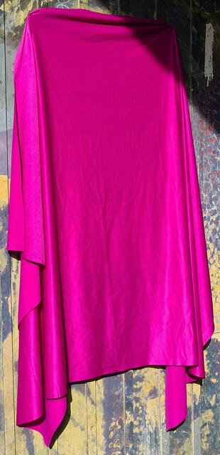 noch verhüllte Erinnerungstafel 