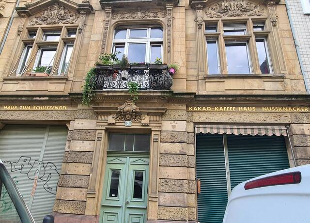 Fassade Haus zum Schutzengel | Kakao- und Kaffeehaus Nussknacker