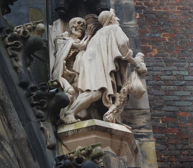 Aber irgendwann holt der Tod auch dich. Egal ob du reich oder arm, alt oder jung, gut oder böse bist. Ein Entrinnen gibt es für dich nicht.