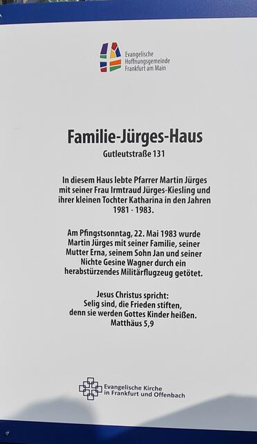 enthüllte Erinnerungstafel 