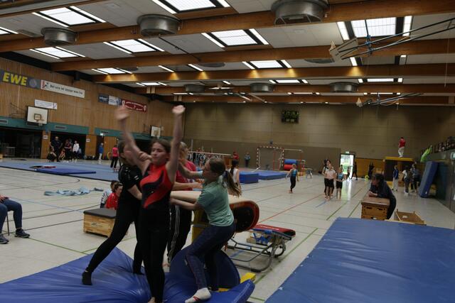 Lysan am Sprung mit Handstandüberschlag | Foto: W.K.