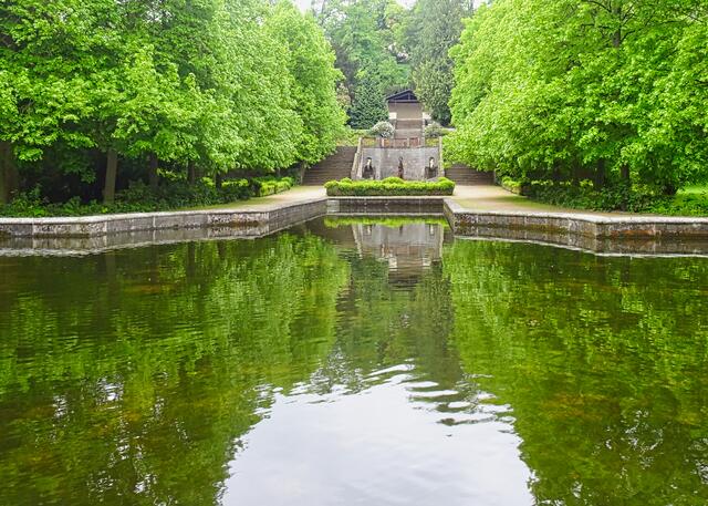 Teil der Wasserachse im Schlosspark