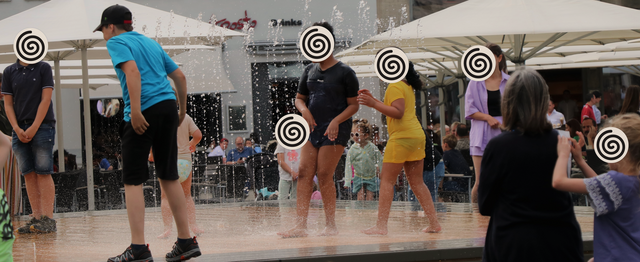 Auf dem Rathausplatz gibt es jetzt eine Wasser Spielstätte | Foto: Marianne Stenglein