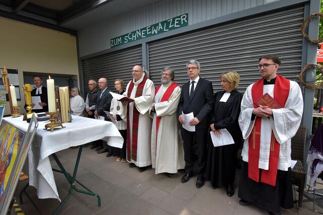 Interkultureller ökumenischer Pfingstmontags-Gottesdienst auf der Bernwardswiese.