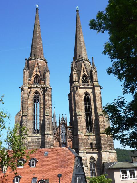 Die Türme der Elisabethkirche von Westen.