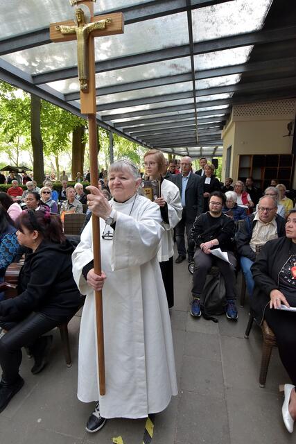 Interkultureller ökumenischer Pfingstmontags-Gottesdienst auf der Bernwardswiese.