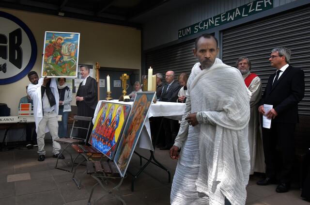 Interkultureller ökumenischer Pfingstmontags-Gottesdienst auf der Bernwardswiese: Die Orthodoxe Eriteische Gemeinde 