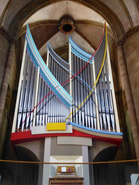 Die Klais-Orgel der Elisabethkirche wurde am 5. November 2006 feierlich eingeweiht. Sie wurde von der Bonner Orgelbauwerkstatt Klais gefertigt. Sie besteht aus 58 Registern und 4001 Pfeifen.