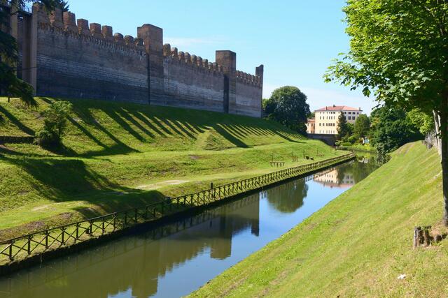 Cittadella, eine der schönsten Städte Oberitaliens. Parkplätze findet man rund um die Stadtmauer in ausreichender Anzahl.