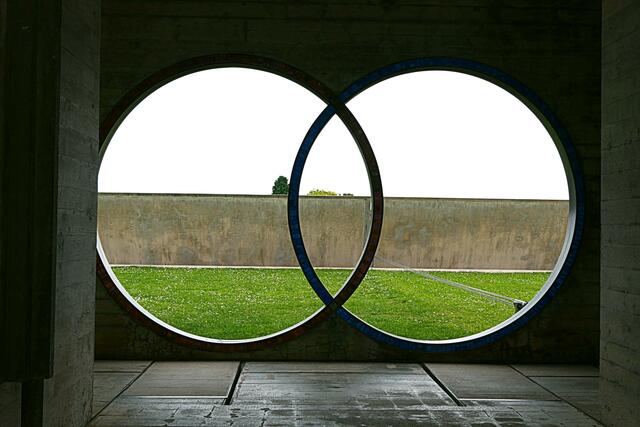 Die sich durchdringenden Ringe als Symbol für die Ehe und die Unendlichkeit 