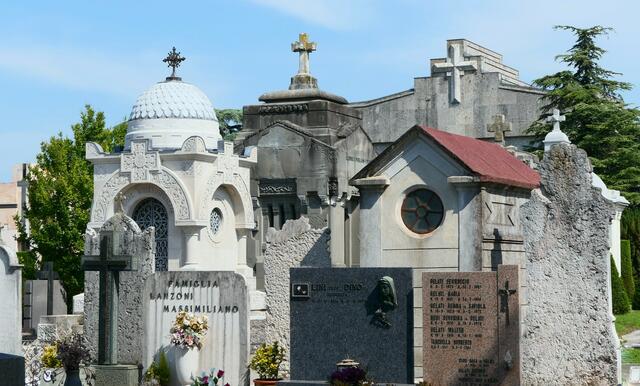 Der Cimitero präsentiert sich mit seinen unzähligen Monumenten wie ein Freiluftmuseum