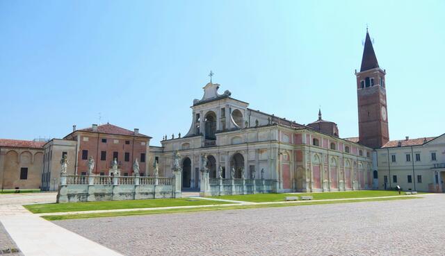 Das Kloster "San Benedetto in Polirone" im Zentrum des Städtchens San Benedetto Po lag bei seiner Gründung auf einer Flußinsel des Po