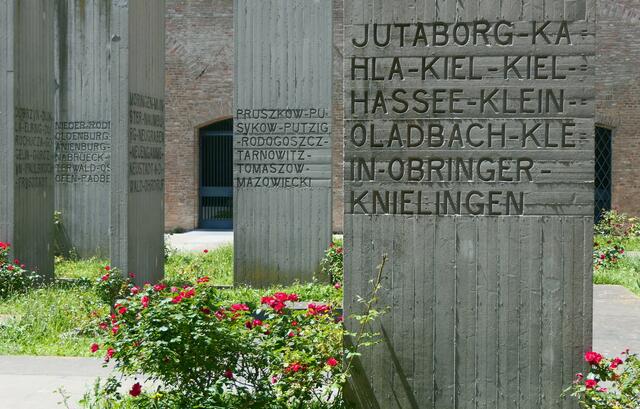 In Stein gemeißelte Erinnerung an die dunkelsten Zeiten Europas