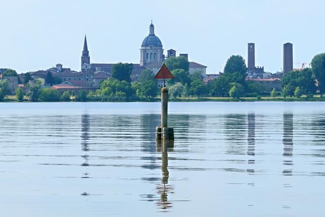 Der letzte Blick zurück auf Mantua, dann geht die Reise weiter zum letzten Ziel Soave.
