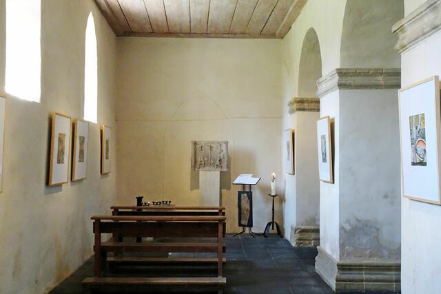 Blick in das Seitenschiff der Basilika