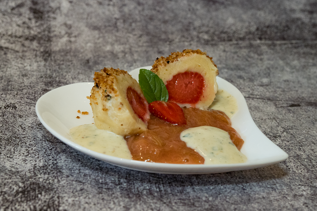 Sabinas Kochstudio - Erdbeer-Kartoffel-Knödel mit Überraschungen | Foto: FSeventfoto
