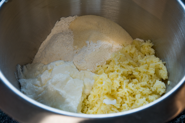 Sabinas Kochstudio - Erdbeer-Kartoffel-Knödel mit Überraschungen | Foto: FSeventfoto