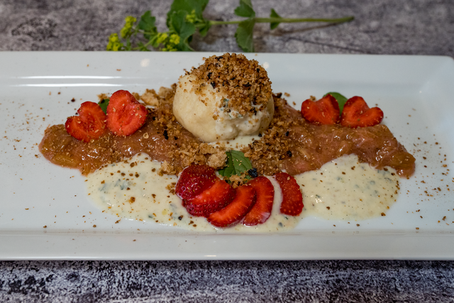 Sabinas Kochstudio - Erdbeer-Kartoffel-Knödel mit Überraschungen | Foto: FSeventfoto