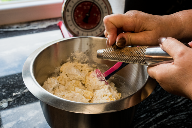 Sabinas Kochstudio - Erdbeer-Kartoffel-Knödel mit Überraschungen | Foto: FSeventfoto