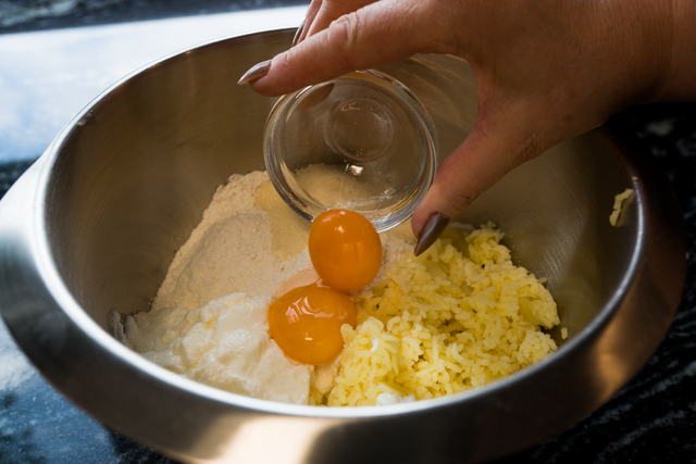 Sabinas Kochstudio - Erdbeer-Kartoffel-Knödel mit Überraschungen | Foto: FSeventfoto