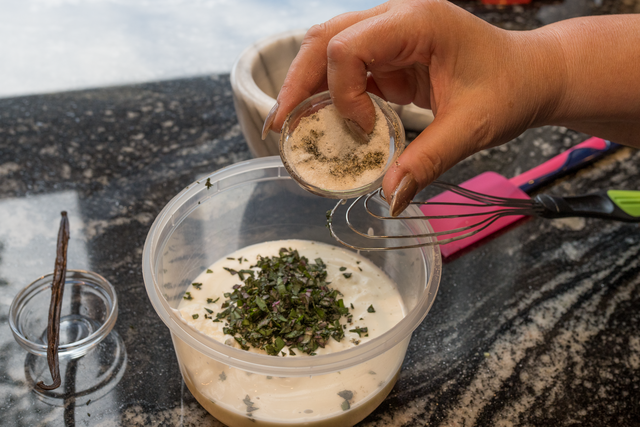 Sabinas Kochstudio - Erdbeer-Kartoffel-Knödel mit Überraschungen | Foto: FSeventfoto