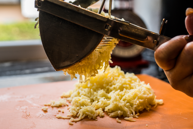 Sabinas Kochstudio - Erdbeer-Kartoffel-Knödel mit Überraschungen | Foto: FSeventfoto