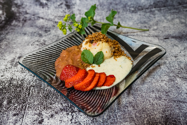Sabinas Kochstudio - Erdbeer-Kartoffel-Knödel mit Überraschungen | Foto: FSeventfoto