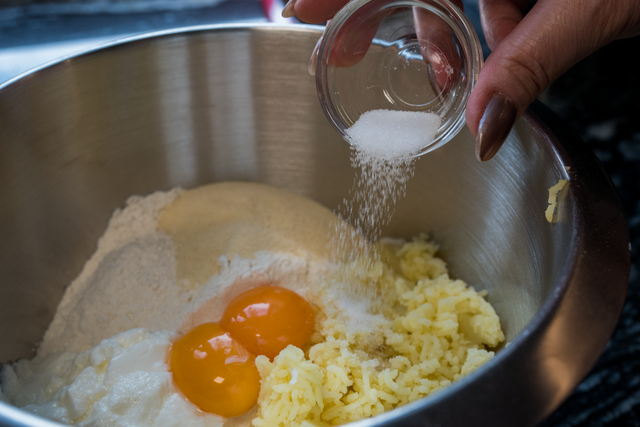 Sabinas Kochstudio - Erdbeer-Kartoffel-Knödel mit Überraschungen | Foto: FSeventfoto