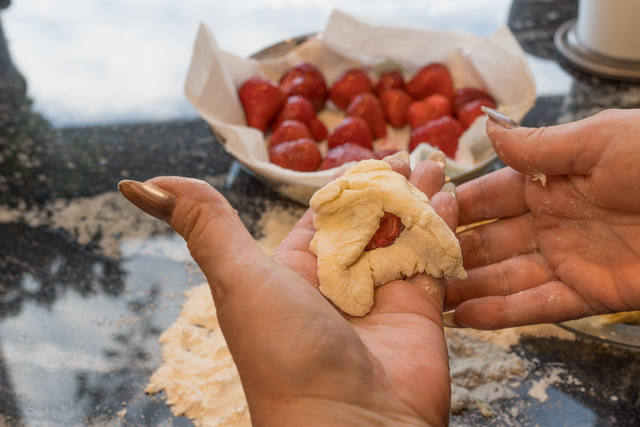 Sabinas Kochstudio - Erdbeer-Kartoffel-Knödel mit Überraschungen | Foto: FSeventfoto