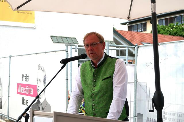 Günther Riebel, langjähriger Vorstand und heutiger Aufsichtsratsvorsitzender, ist zu recht stolz auf das Bauprojekt