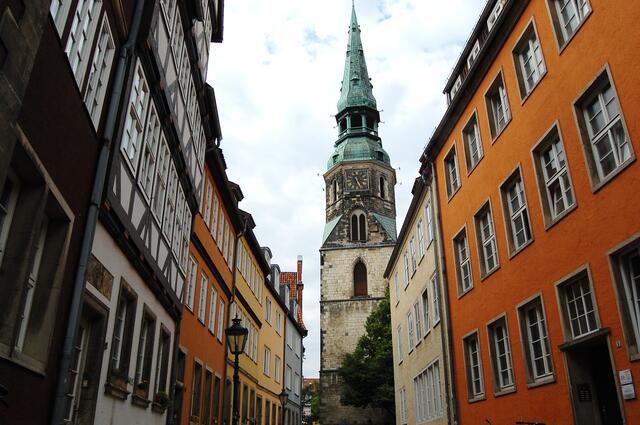 Aber der Raubmörder ließ sich auch immer wieder in der Stadt blicken. Von der Kreuzkirche führte ein Geheimgang zur Leine. Diesen soll er der Legende nach genutzt haben.