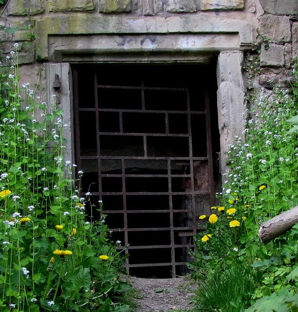 Ein Jahr lang musste Hanebuth zunächst bei Folter im finsteren Kerker verbringen.