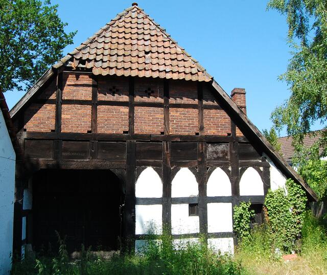 Groß Buchholz war ein typisches Bauerndorf. Vor 700 Jahren wird in alten Urkunden eine Familie Bocholte erwähnt. War sie der Ursprung des Dorfes?
Den Köritzhof kannte Jasper Hanebuth. Er liegt unweit des Pieperhofs.