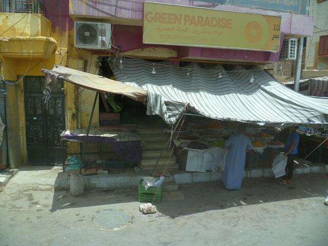 Obstladen in Edfu.
