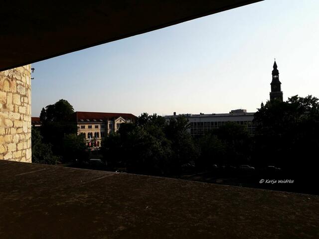 "Nacht der Museen" im Historischen Museum Hannover

Blick auf das Niedersächsische Umweltministerium und den Turm der Neustädter Hof- und Stadtkirche in der Calenberger Neustadt

(Foto: Katja Woidtke)